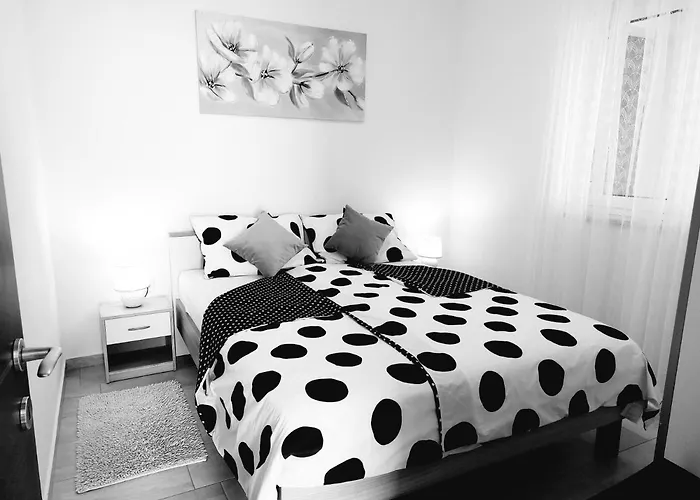 Sara Lejlighed Lovran