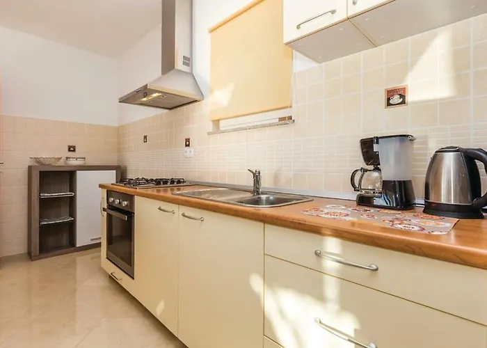 Sara Lejlighed Lovran