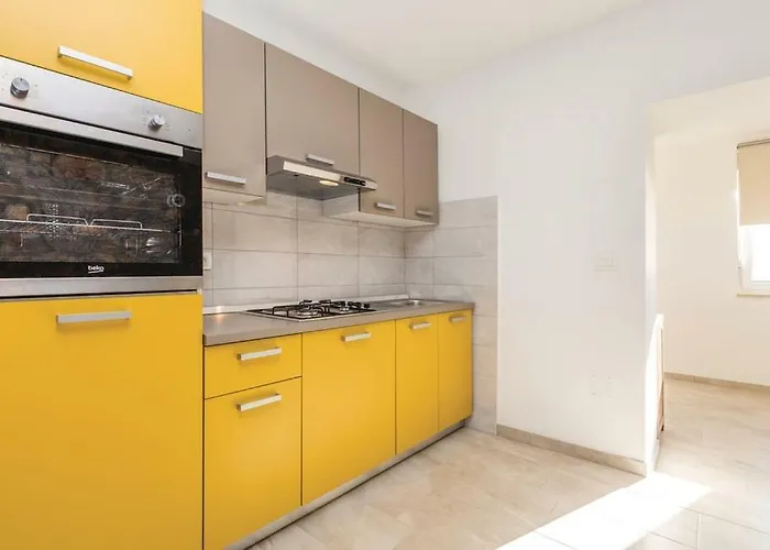 Sara Lejlighed Lovran